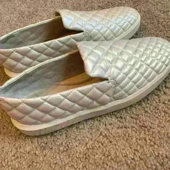 Franco Sarto iridescent white quilted slip on sneaker size 8.5M women’s like new - Picture 2 of 6